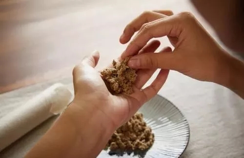 广州中医药大学金沙洲医院开展“三伏天灸”活动