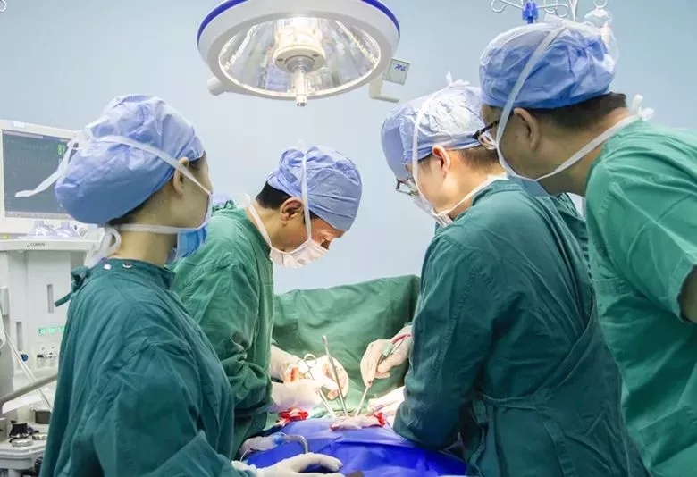 反复辗转求医,金沙洲医院胸外科妙手治愈顽疾!