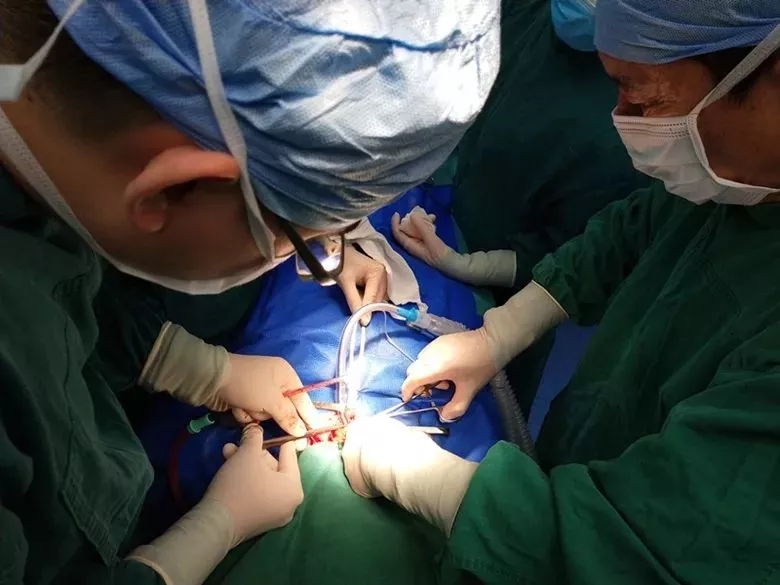 反复辗转求医,金沙洲医院胸外科妙手治愈顽疾!